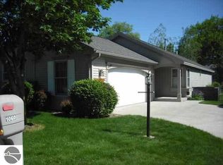 1060 Hemingway Ln, Traverse City, MI 49686