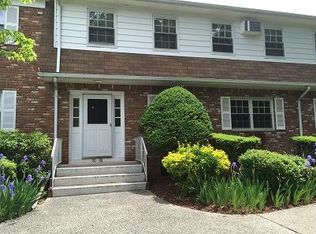 76 Parkside Dr, Suffern, NY 10901