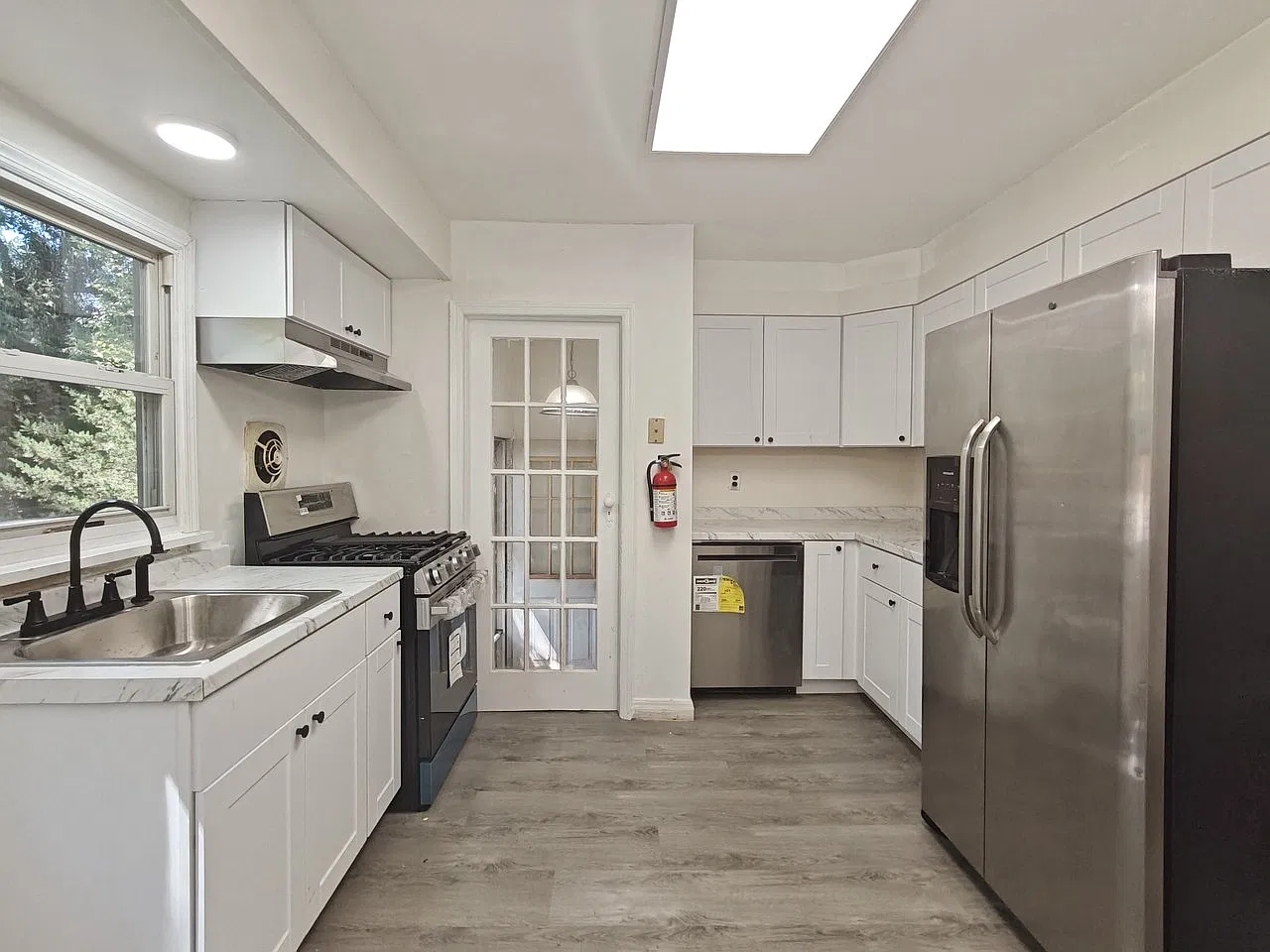 3 bed, $3,049 — Photo 4