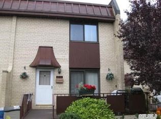 1739 215th St, Bayside, NY 11360