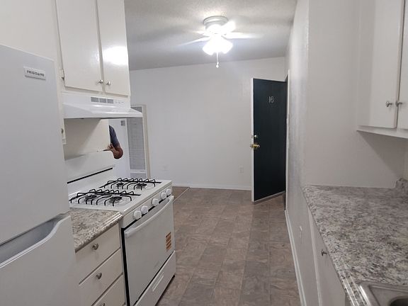 3rd image of 6710 Woodley Ave APT 16