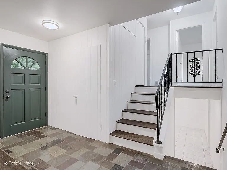 229 S Milton Ave — Photo 2