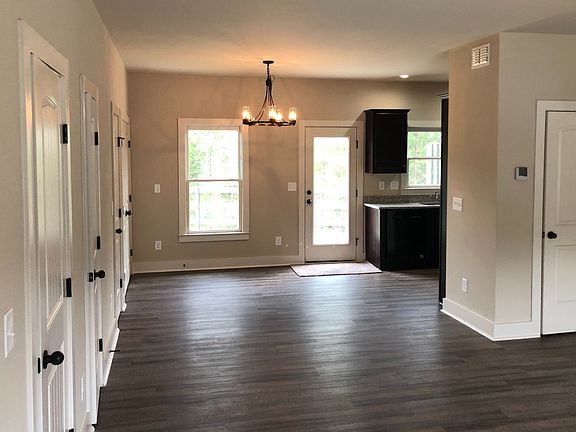4th image of 185 Highlands Hill Drive
