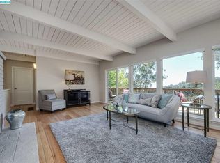 6857 Ridgewood Dr, Oakland, CA 94611