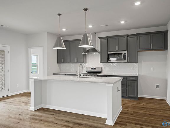 4th image of 269 Shubert Dr