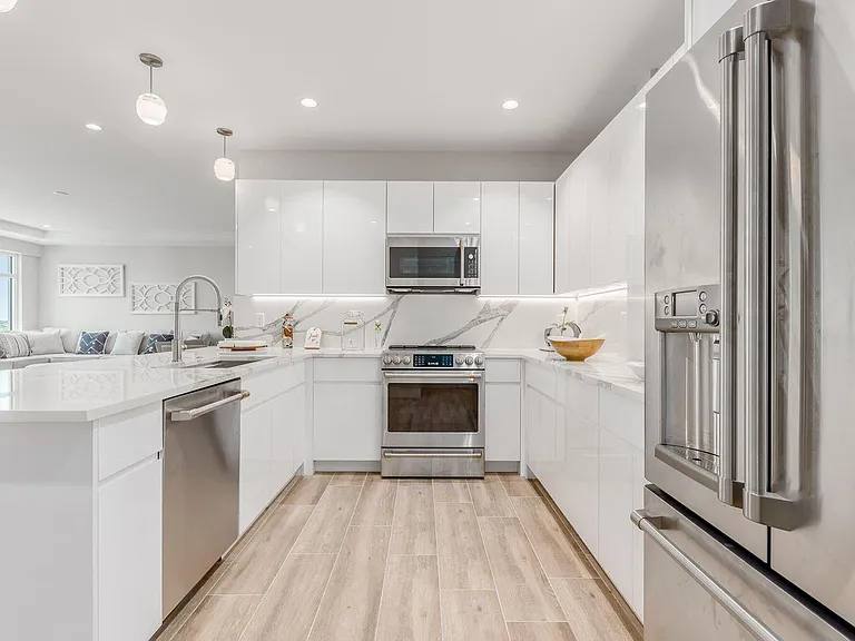 41 SW Seminole St #410 — Photo 11