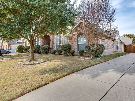 2nd image of 1415 Park Pl