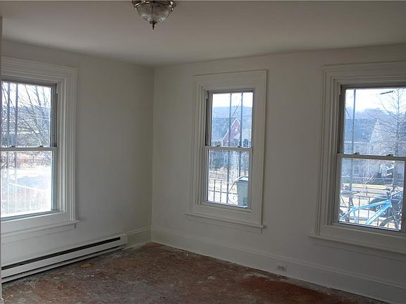 3rd image of 1880 Railroad Ave
