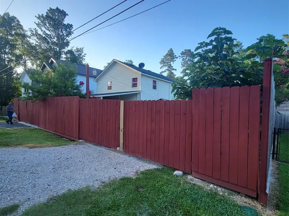 11960 Canal St, Willis, TX 77318