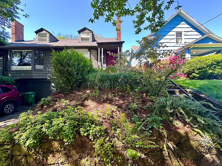 Lovely Duplex NE Portland - 2 bed, 1 bath w/Garage! — Photo 2