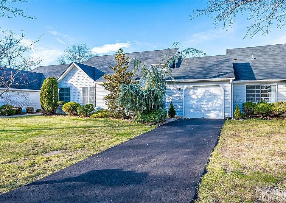 1st image of 577 Nutley Dr #B