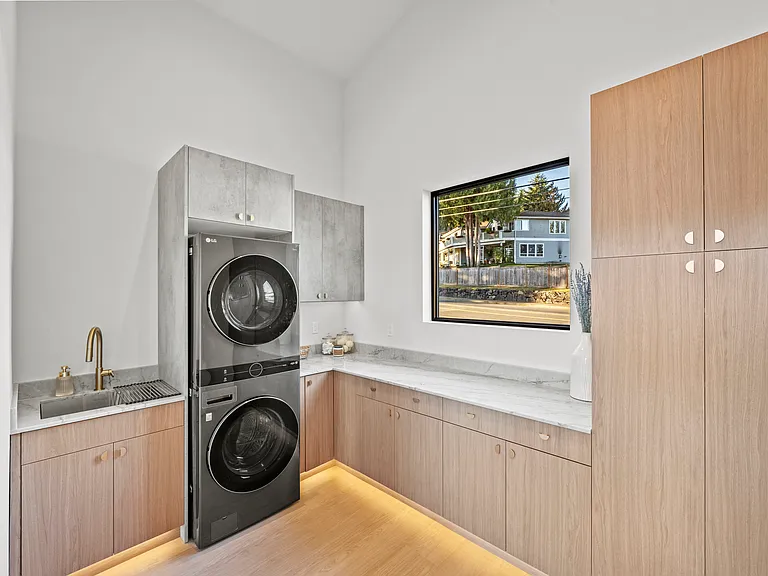 6305 Soundview Dr — Photo 35