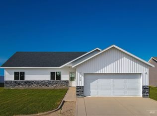 520 Oxford St, Burley, ID 83318