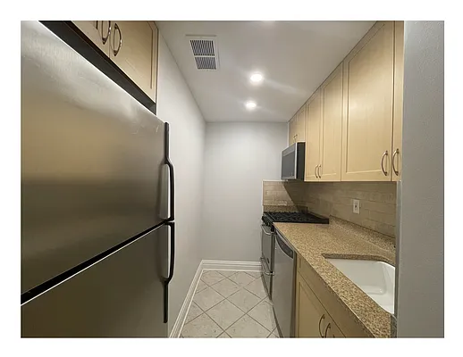 Rented by Stonehenge NYC LLC | media 4