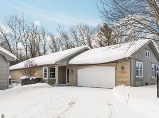 1154 Hemingway Ln, Traverse City, MI 49686
