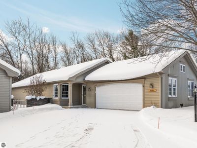 1154 Hemingway Ln, Traverse City, MI, 49686