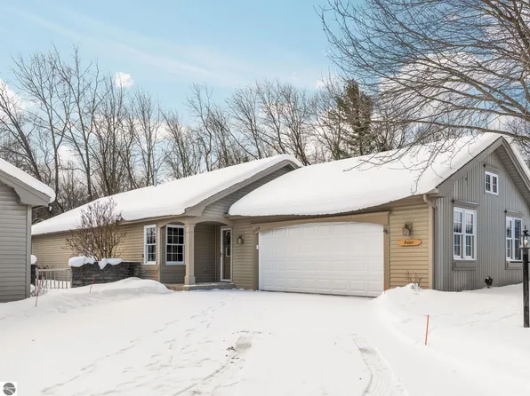 1154 Hemingway Ln, Traverse City, MI 49686
