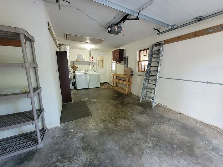 2237 Maple St — Photo 16