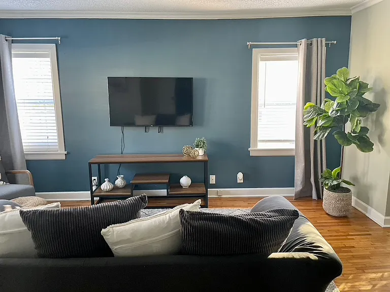 1128 Cascade Rd SW #1 — Photo 1