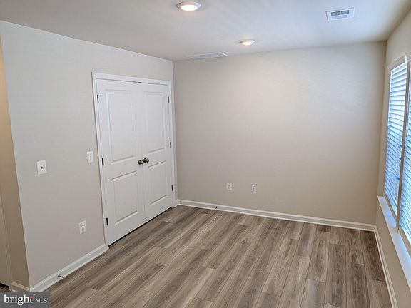 4th image of 278 Swan Field Ave