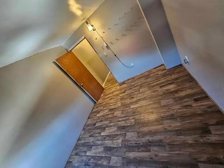 321 N Vine St — Photo 11