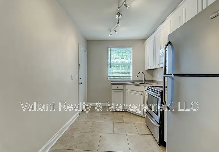 2358 Herschel St #3 — Photo 9