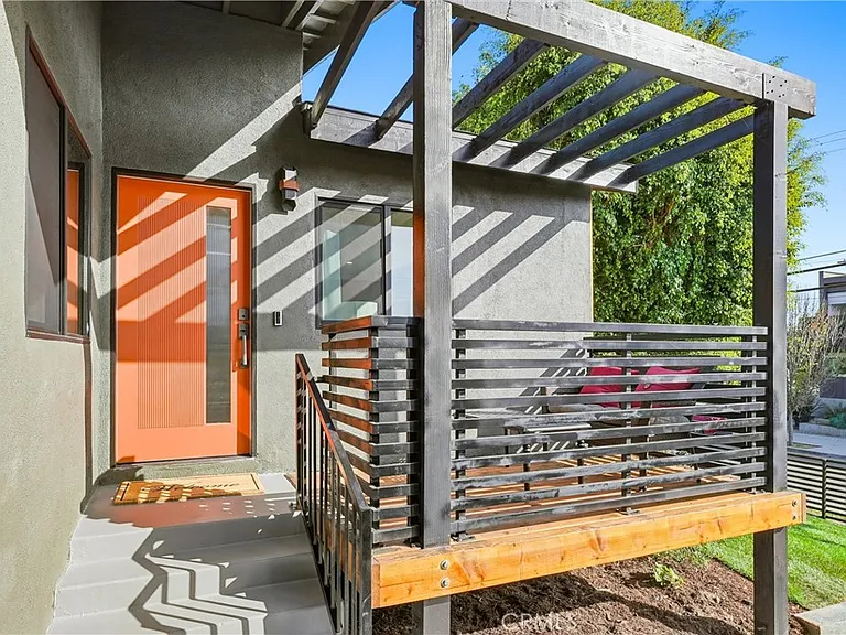 4523 Lexington Ave — Photo 3