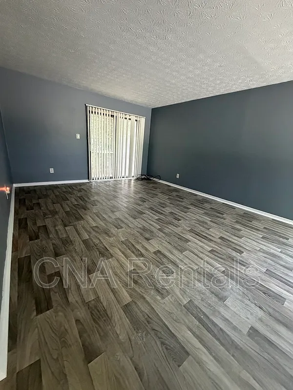 3 bed, 2.5 bath, 1580 sqft, $1,500 — Photo 2