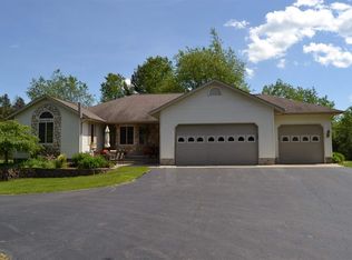 3717 W Pinewood Dr, Roscommon, MI 48653