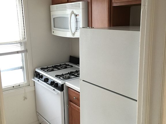 5th image of 2527 N Lake Dr