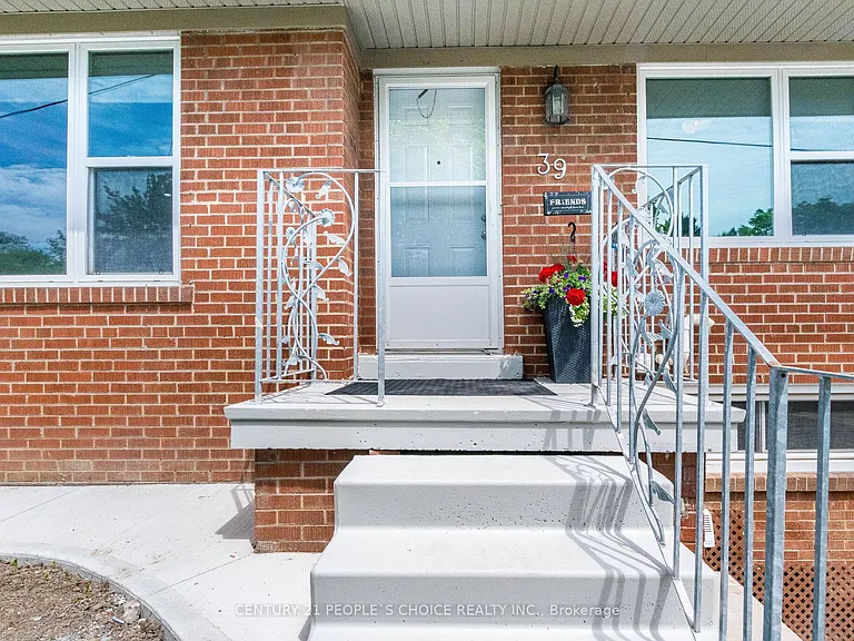 39 Meadowland Dr — Photo 3