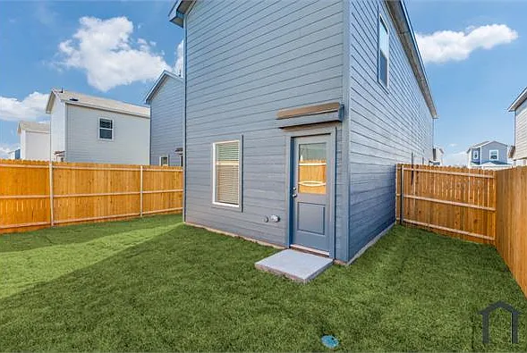 4 bed, 1653 sqft, $1,895 — Photo 2