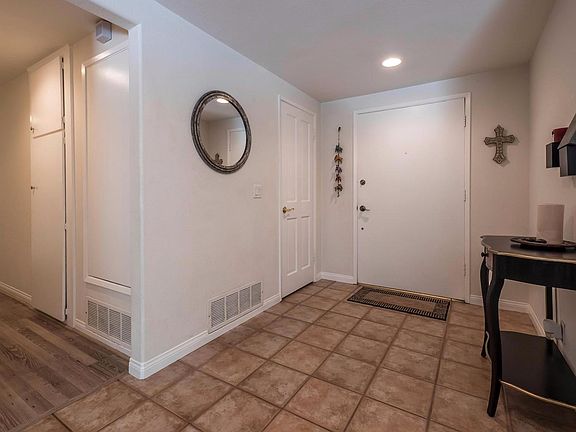 4th image of 229 N Castilian Ave