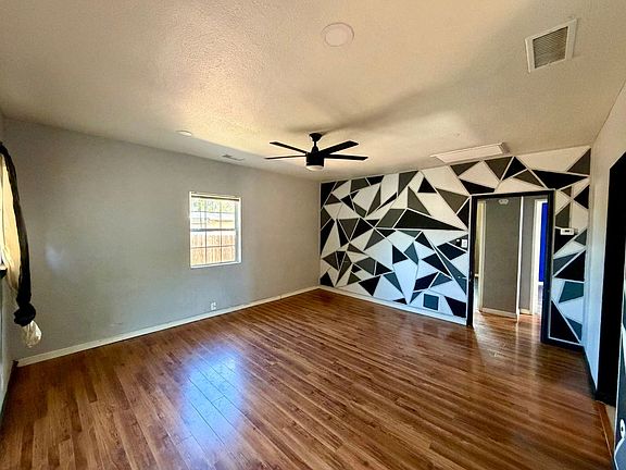 5th image of 4264 Victoria Ave