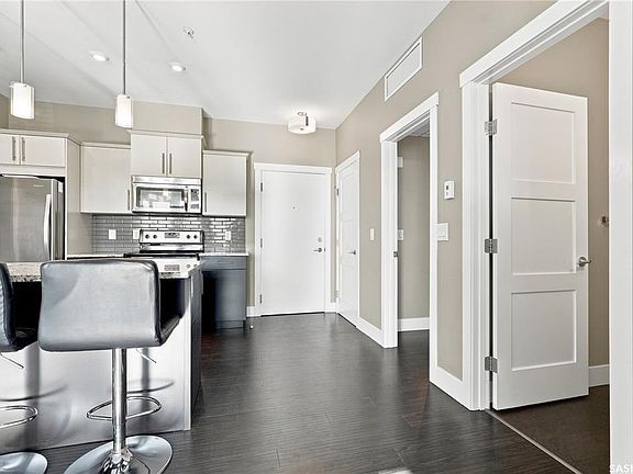 3rd image of UNIT 211-415 Maningas BEND
