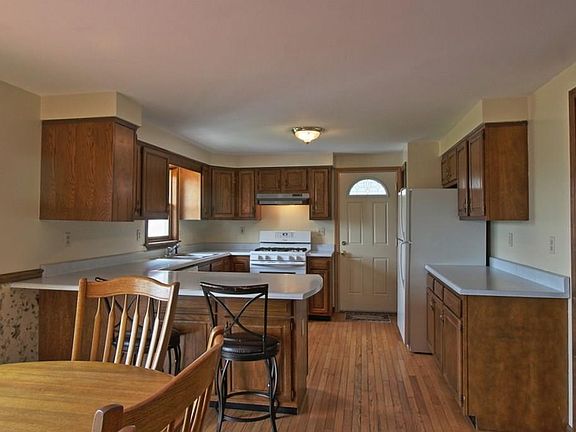 4th image of 3 Oak Dr