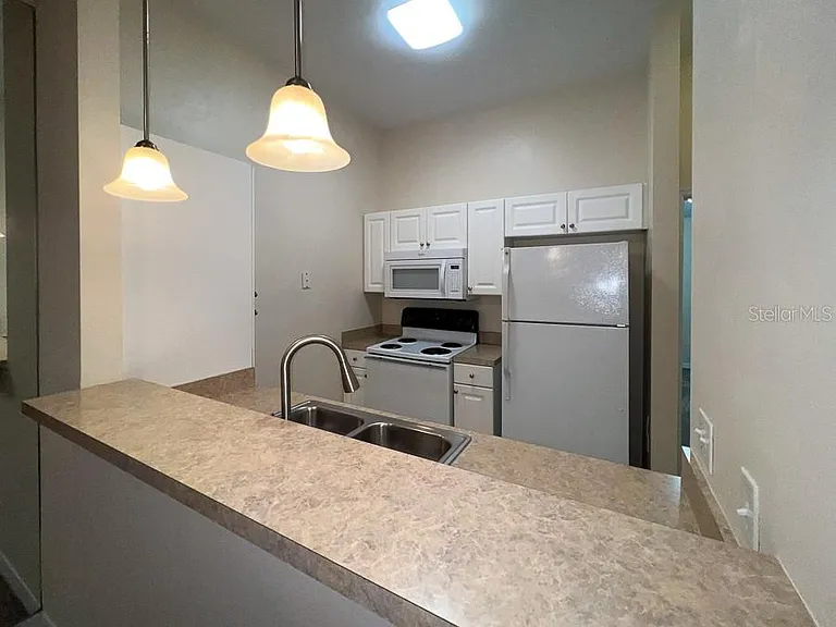4004 SW 26th Dr #33 — Photo 6