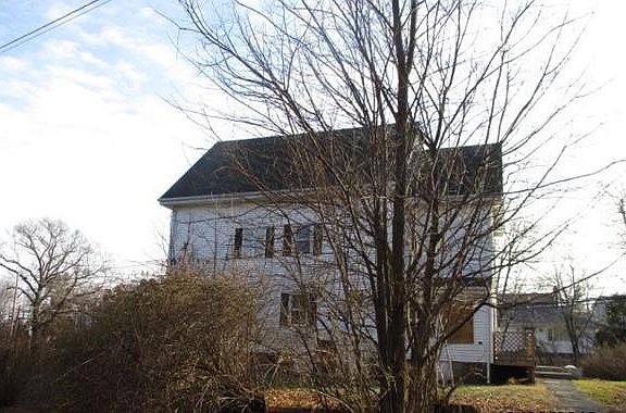 3rd image of 143 Essex Ave