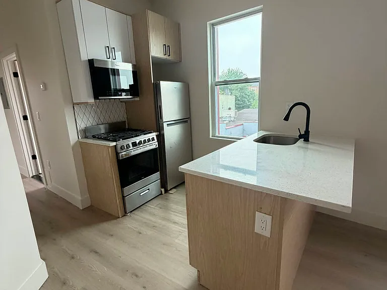 530 W Side Ave #3L — Photo 2