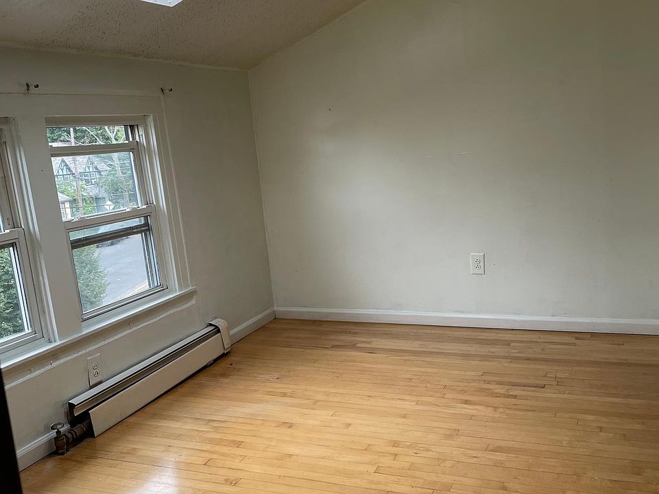 1st image of 19214 109th Ave Floor 2