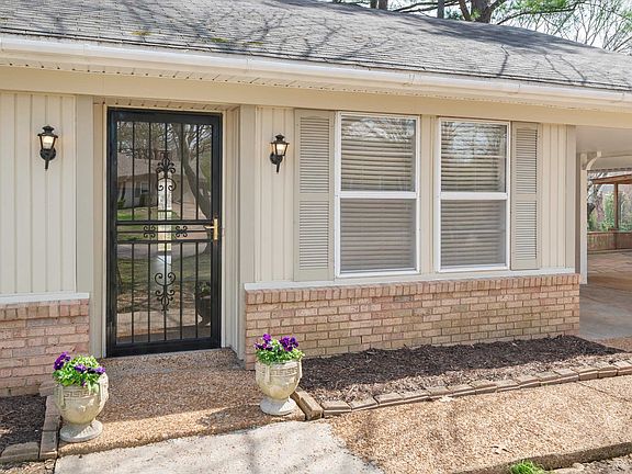 2nd image of 1154 Brado Dr S