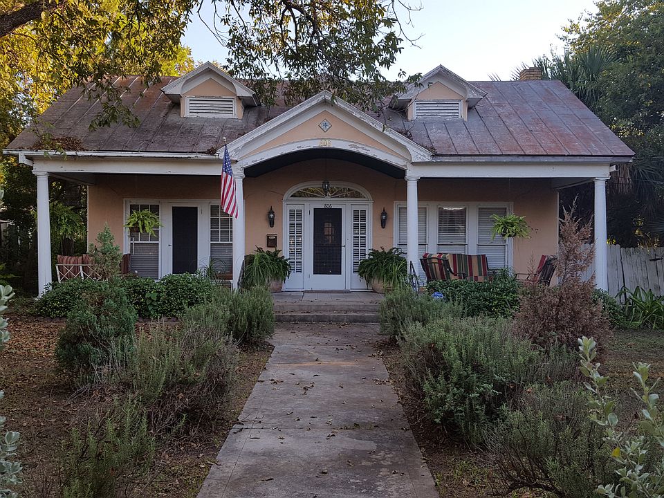 1st image of 806 E Grayson St