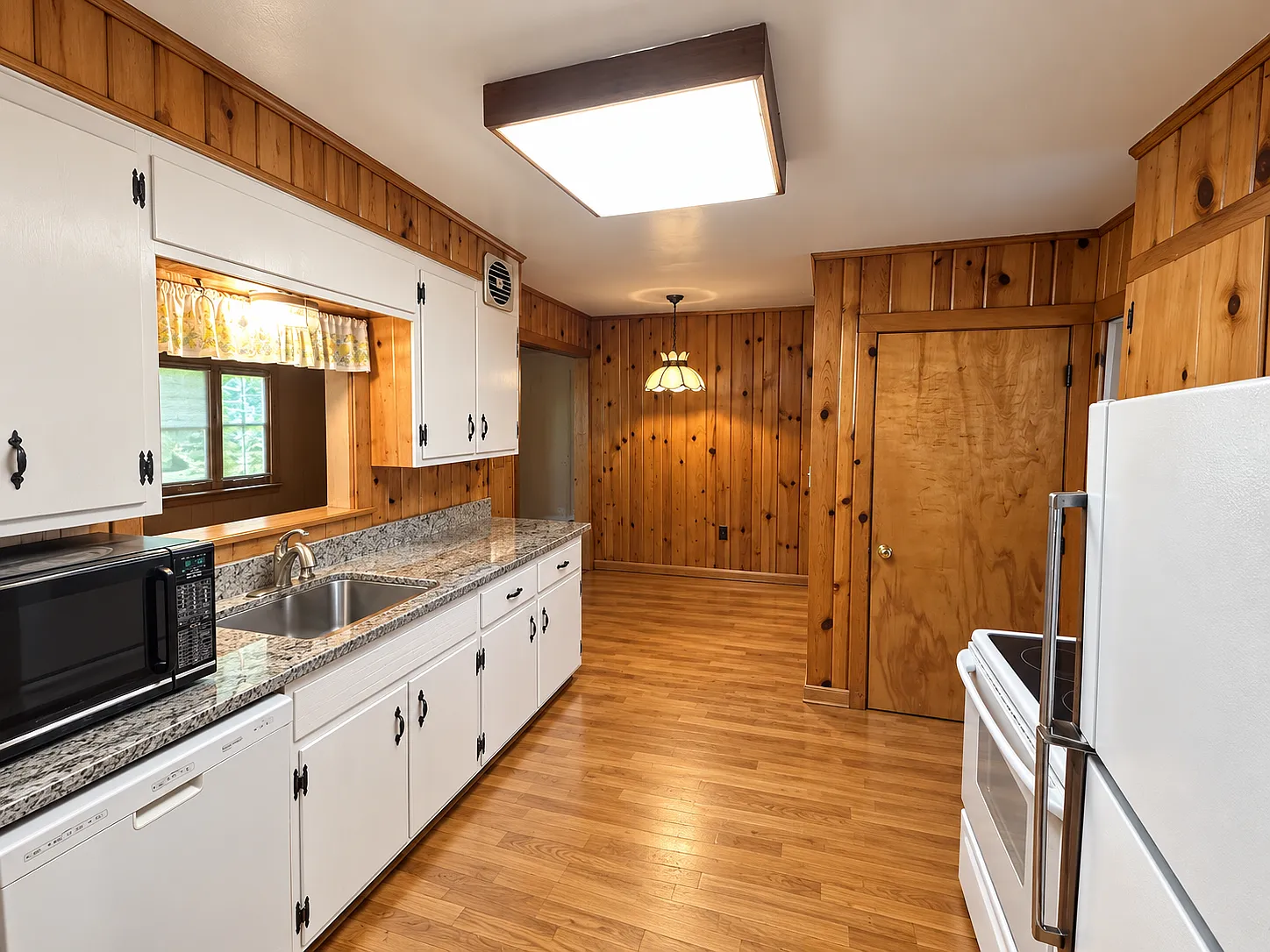 4 bed, 1700 sqft, $2,450 — Photo 4