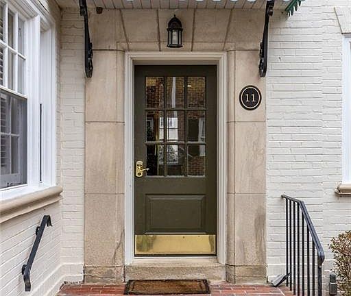 3rd image of 11 W Locke Ln #U7