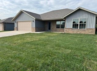 1520 Ridgemont Ave, Monett, MO 65708