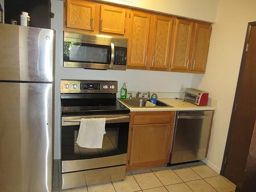 2 bed, 1.0 bath, $949 — Photo 3