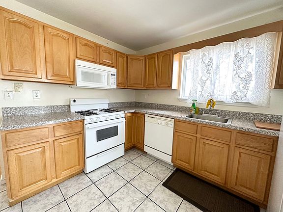 5th image of 23 Parish Ave APT 1