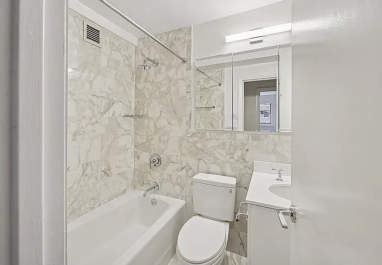 85 E End Ave #6C — Photo 2