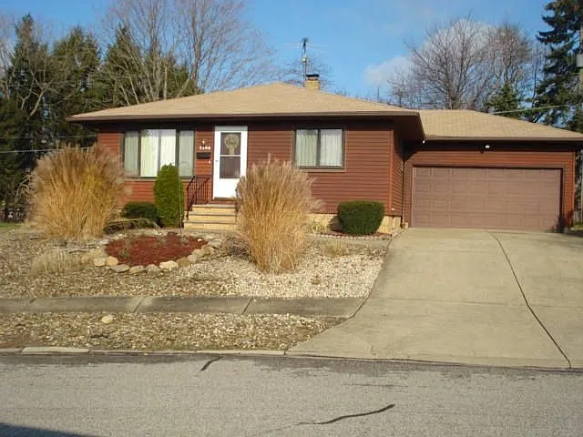 3306 Woodlawn Dr photo 1