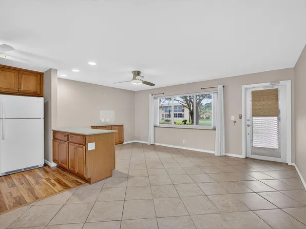 221 COVENTRY J, West Palm Beach, FL 33417